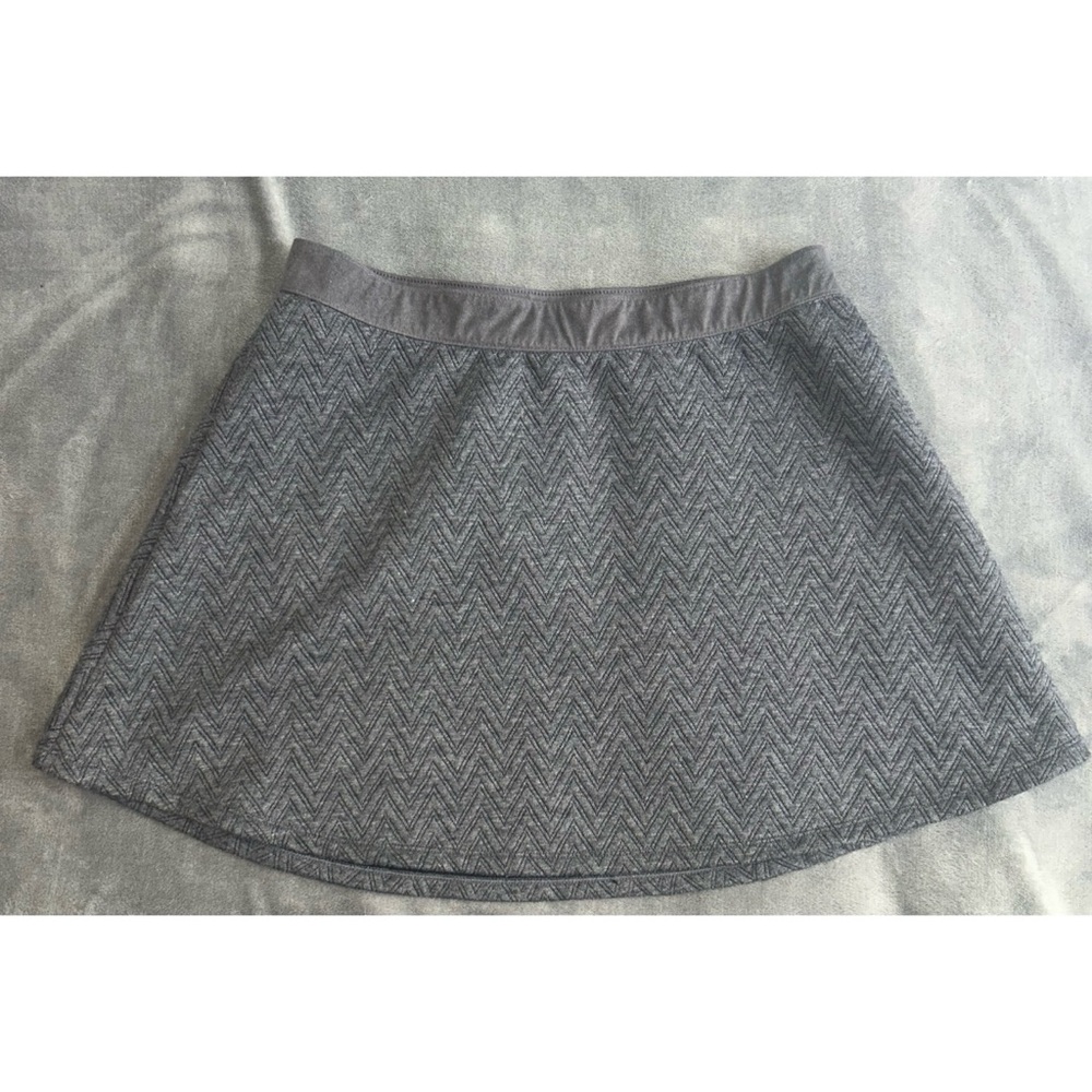 🩶 Candie's Chevron Mini Skirt